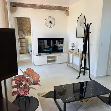 Bastide, Apartment *