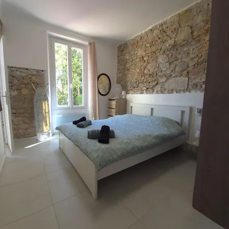 Bastide, Apartment